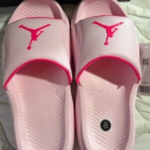 Jordan Youth/Women’s Light Pink Slide Sandals size 6 youth (7 to 7.5 U.S. women)